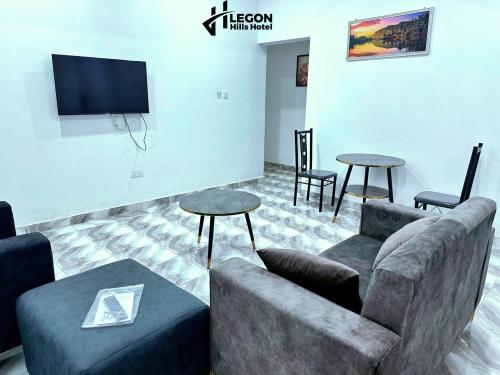 royal_crest_suite_1_1